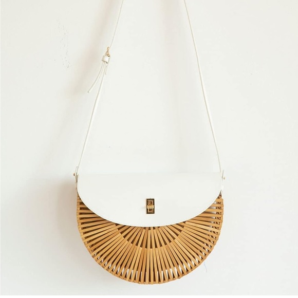 Bamboo and leather crossbody bag. - Picture 4 of 9